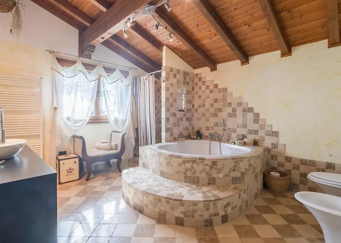 La Nocciola By Posarellivillas