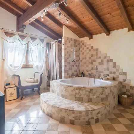 La Nocciola By Posarellivillas